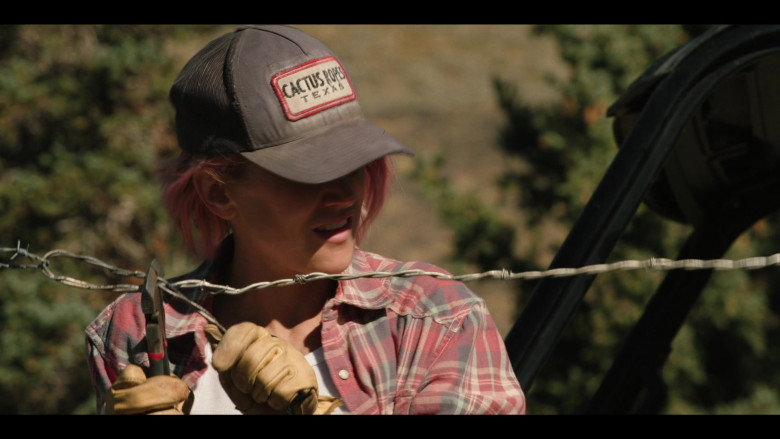 Cactus Ropes Texas Cap Outfit in Yellowstone S03E08 (2)