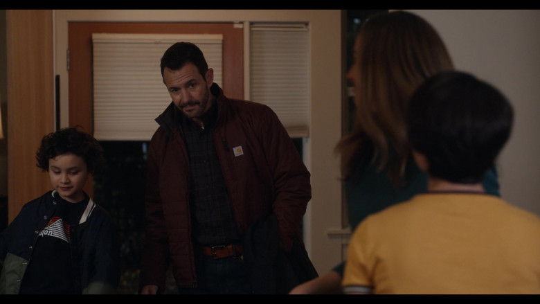 Carhartt Jacket Outfit of Larry Sullivan as Doug Davis in Trinkets S02E07 TV Show (1)