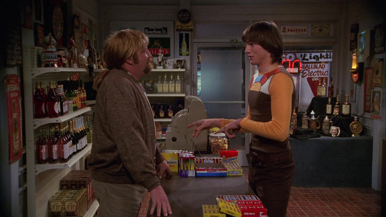 Chiclets Gum, Bazooka, Life Savers Candies, Juicy Fruit, Big Red Gum in That ’70s Show S01E06