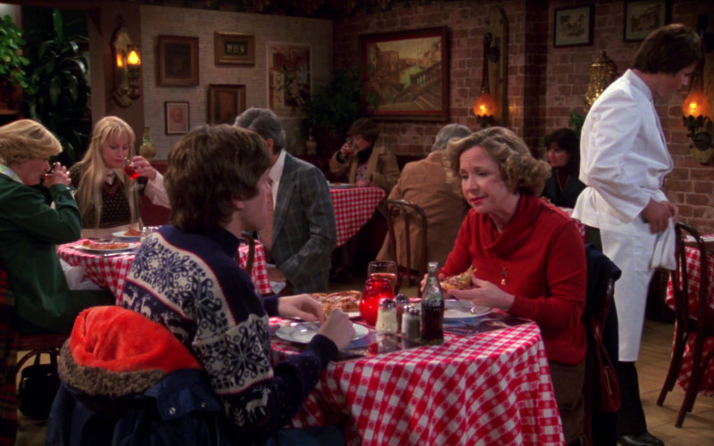 Coca-Cola Bottle of Topher Grace as Eric Forman in That '70s Show S02E18 (1)