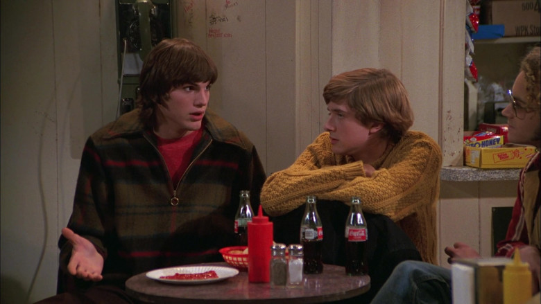 Coca-Cola Drinks in That ’70s Show S01E09 (1)