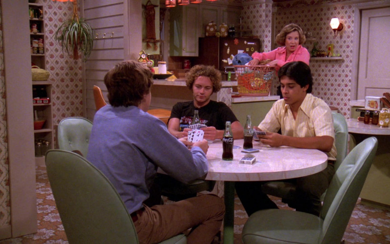 Coca-Cola Soda Bottles in That '70s Show S02E02 (1)