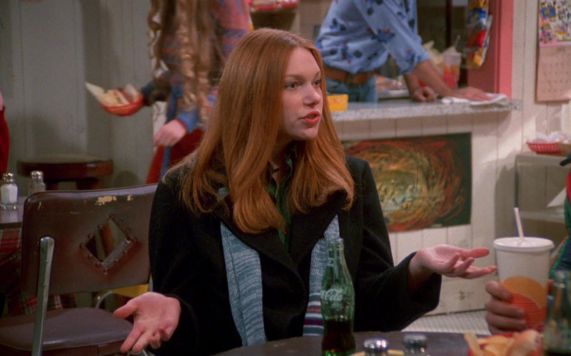 Coca-Cola Soda Drink of Laura Prepon as Donna Pinciotti in That '70s Show S02E09