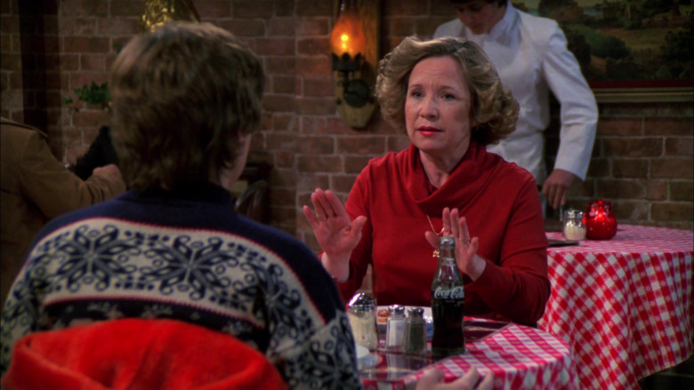Coca-Cola Soda Enjoyed by Debra Jo Rupp as Kitty Forman in That ’70s Show S02E18 (1)