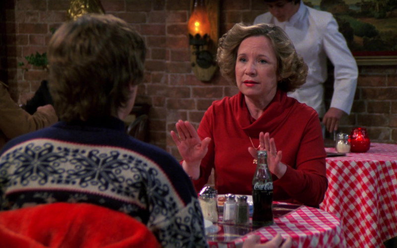 Coca-Cola Soda Enjoyed by Debra Jo Rupp as Kitty Forman in That '70s Show S02E18 (1)