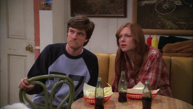 Coca-Cola Soda of Topher Grace as Eric Forman & Laura Prepon as Donna Pinciotti in That '70s Show (1)