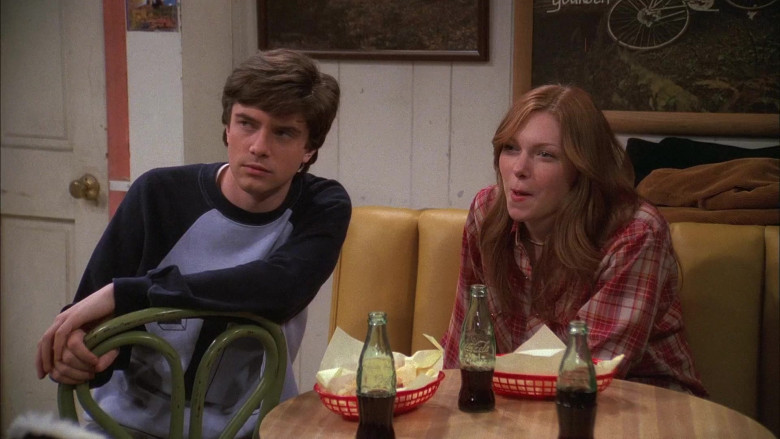 Coca-Cola Soda of Topher Grace as Eric Forman & Laura Prepon as Donna Pinciotti in That '70s Show (2)