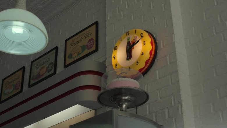 Coca-Cola Vintage-Retro Round Wall Clock in Lovecraft Country S01E01