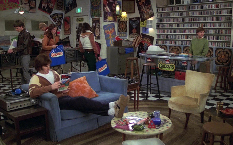 Converse Trainers in That '70s Show S07E16