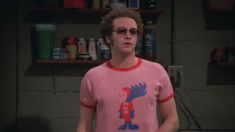 Danny Masterson as Steven Wears Bud Man Logo Budweiser Pink T-Shirt Outfit in That '70s Show