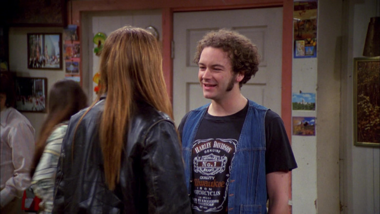 Danny Masterson as Steven Wears Harley-Davidson T-Shirt and Denim Blue Vest Outfit in That '70s Show S04E01