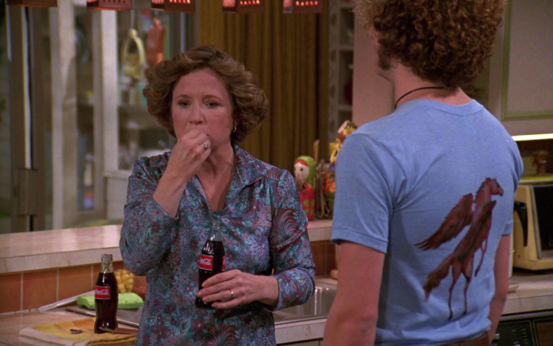 Debra Jo Rupp as Kitty Forman Enjoying Coca-Cola Soda Drink in That '70s Show S01E07