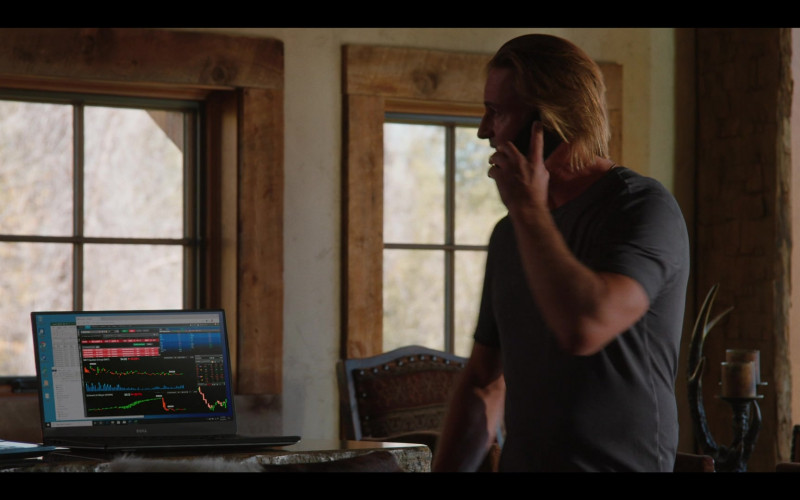 Dell Laptop of Josh Holloway as Roarke Carter in Yellowstone S03E08