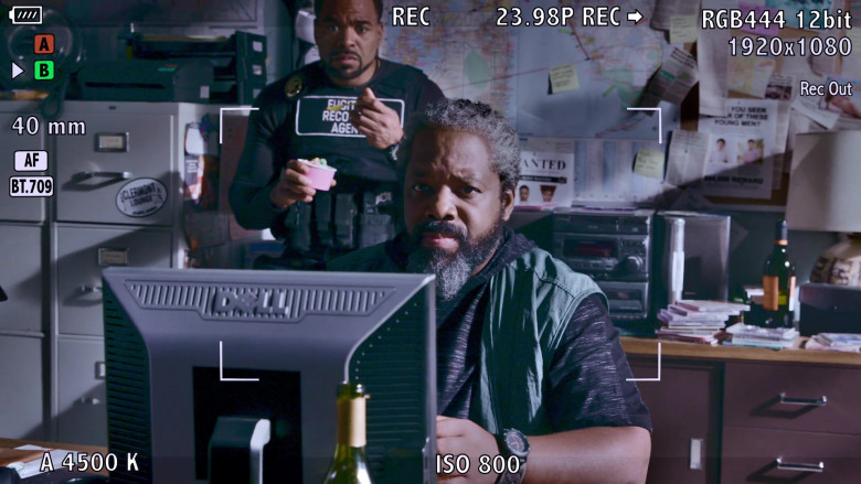 Dell Monitor Used by Kadeem Hardison as Bowser in Teenage Bounty Hunters S01E09