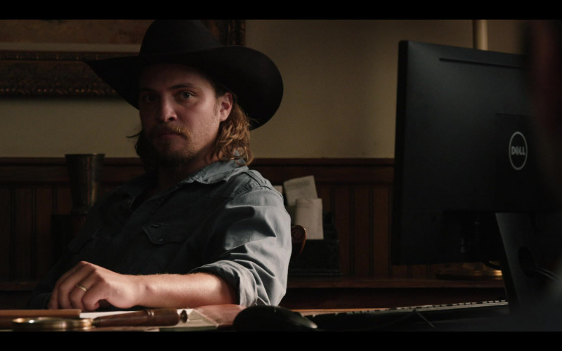 Dell Monitor of Luke Grimes as Kayce in Yellowstone S03E08