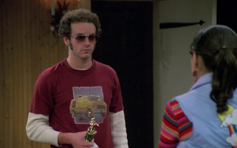 Dodge T-Shirt Outfit of Danny Masterson as Steven Hyde in That '70s Show S05E12 (1)