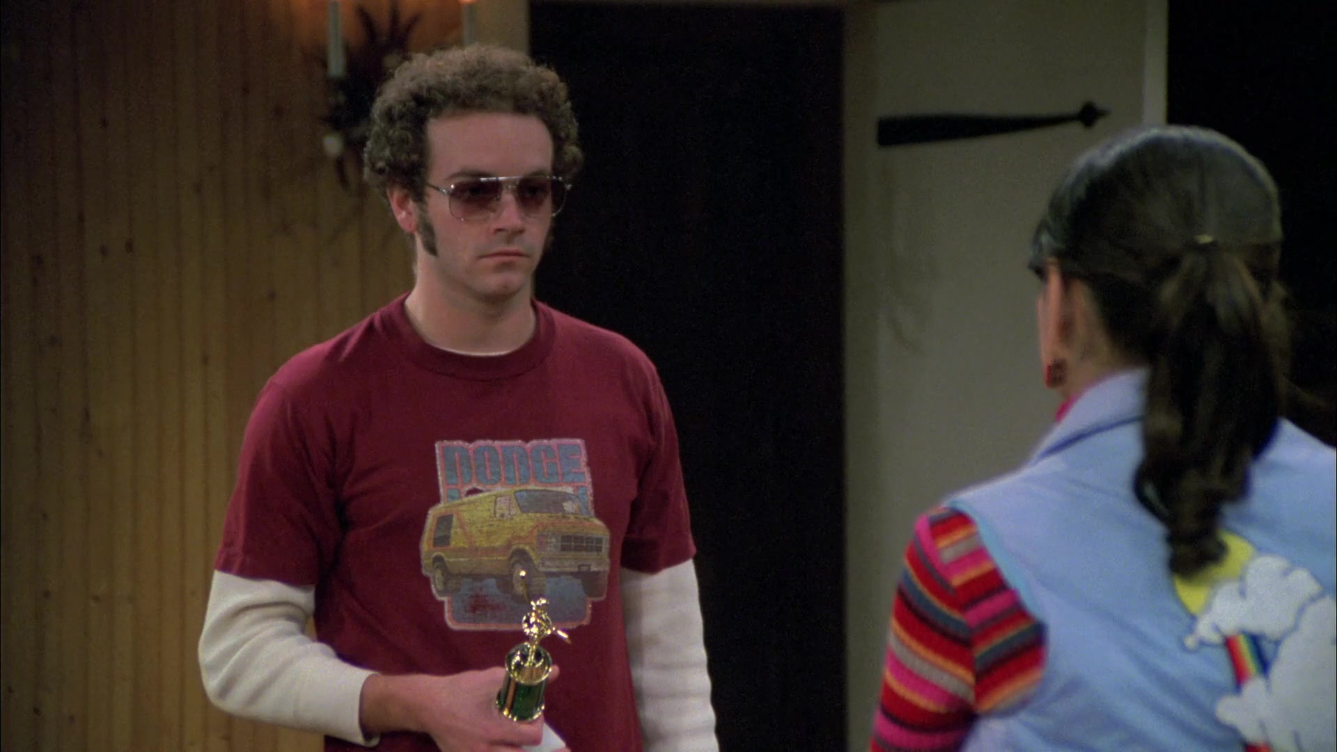 Dodge T-Shirt Of Danny Masterson As Steven Hyde In That '70s Show S05E12  "Misty Mountain Hop" (2003)