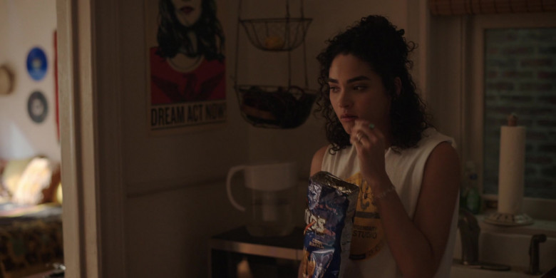 Doritos Chips of Actress Brittany O'Grady as Bess Alice King in Little Voice S01E07 TV Show (1)