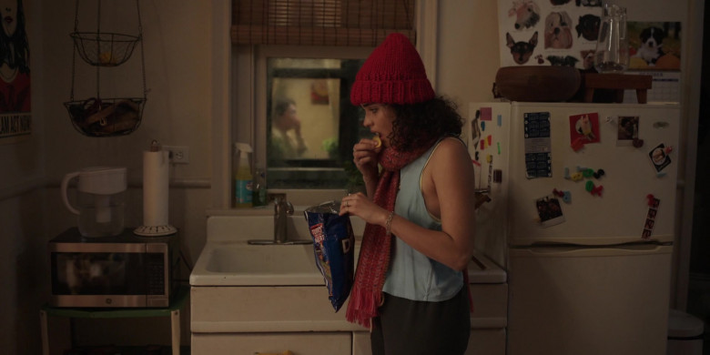 Doritos Chips of Actress Brittany O'Grady as Bess Alice King in Little Voice S01E07 TV Show (2)