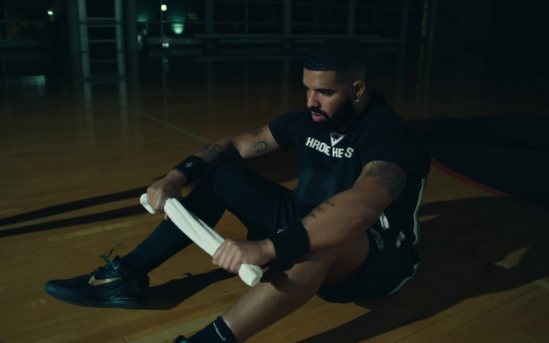 Drake Wears Nike Black Shoes, Shorts and Tee Outfit (2)