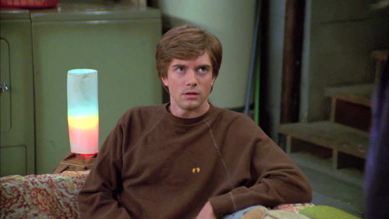 Hang Ten Brown Sweatshirt Outfit of Topher Grace as Eric Forman in That '70s Show S07E21 (1)