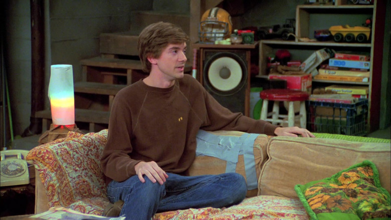 Hang Ten Brown Sweatshirt Outfit of Topher Grace as Eric Forman in That '70s Show S07E21 (2)