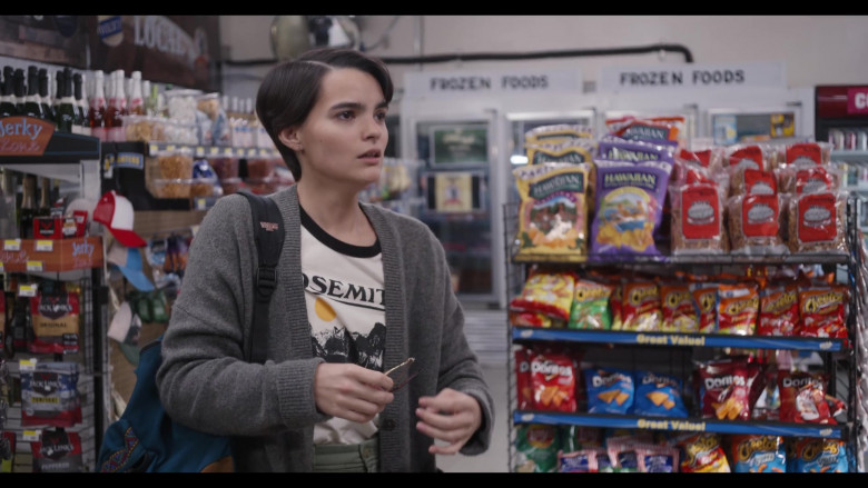 Hawaiian Brand Snacks, Cheetos and Doritos in Trinkets S02E09