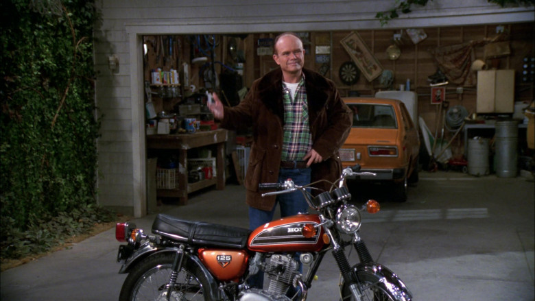 Honda Motorcycle of Kurtwood Smith as Red Forman in That '70s Show S02E17 (3)