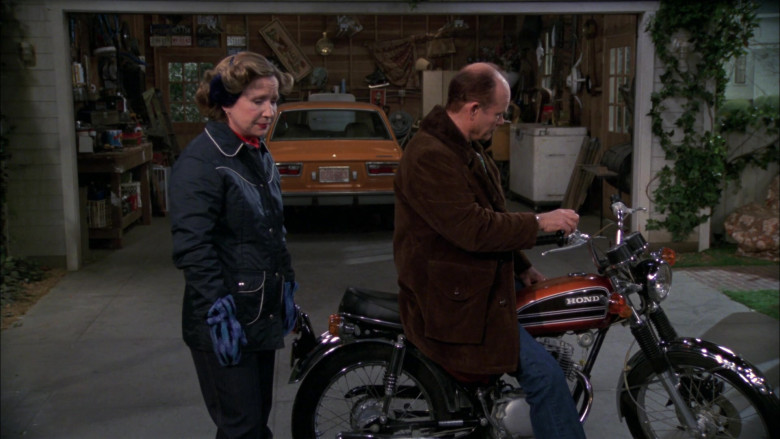 Honda Motorcycle of Kurtwood Smith as Red Forman in That '70s Show S02E17 (6)