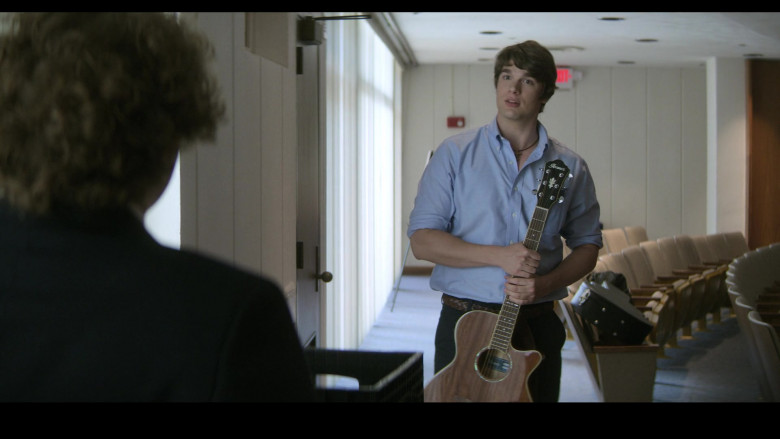 Ibanez Guitar of Spencer House as Luke in Teenage Bounty Hunters S01E05 (1)