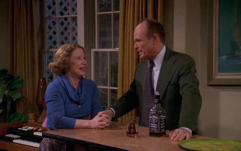 Jack Daniel's Whiskey Enjoyed by Kurtwood Smith as Red Forman in That '70s Show S02E14 (3)