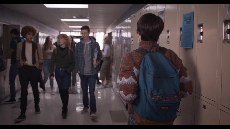 JanSport Backpack of Brianna Hildebrand as Elodie Davis in Trinkets S02E08