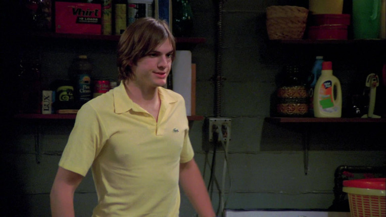Lacoste Yellow Shirt Outfit of Young Ashton Kutcher in That '70s Show S06E25 (1)