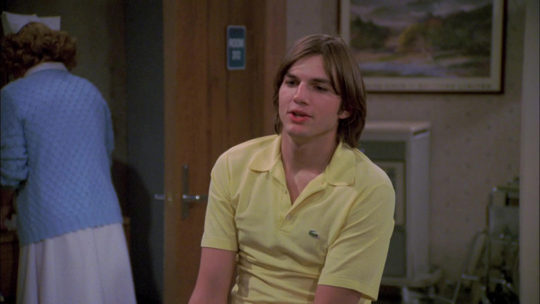 Lacoste Yellow Shirt Outfit of Young Ashton Kutcher in That '70s Show S06E25 (4)