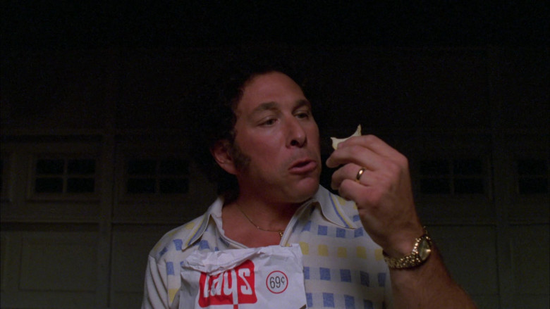 Lay’s Chips Enjoyed by Don Stark as Bob Pinciotti in That ’70s Show S02E01 (1)