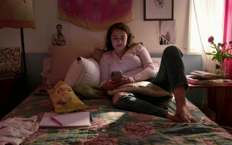 Lay's Classic Potato Chips of Ava Bellows as Sophie in Love in the Time of Corona S01E02