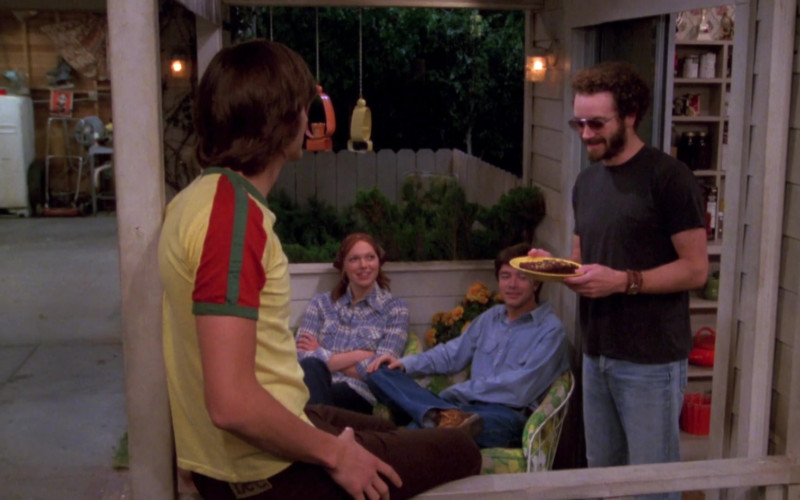 Lee Brown Trousers and Yellow Tee Casual Outfit of Ashton Kutcher as Michael in That ’70s Show (1)