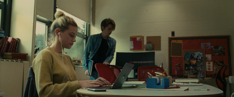 Lili Reinhart as Grace Using Apple MacBook Laptop in Chemical Hearts Movie (1)
