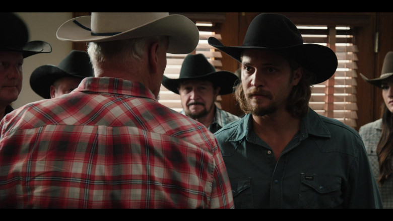 Luke Grimes as Kayce Wears Wrangler Shirt Cowboy Outfit in Yellowstone S03E08 TV Show (2)