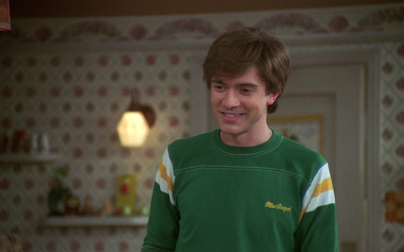 MacGregor Green T-Shirt Outfit Worn by Actor Topher Grace as Eric Forman in That '70s Show S07E22 (1)