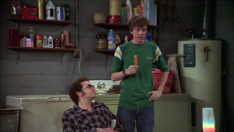 MacGregor Green T-Shirt Outfit Worn by Actor Topher Grace as Eric Forman in That '70s Show S07E22 (3)
