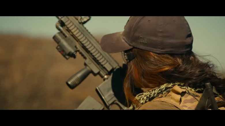 Megan Fox Wears New Era New York Yankees Black Cap in Rogue Movie (2)