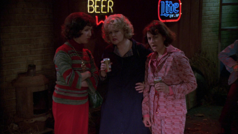 Miller Lite Beer Neon Sign in That '70s Show S02E19 (1)