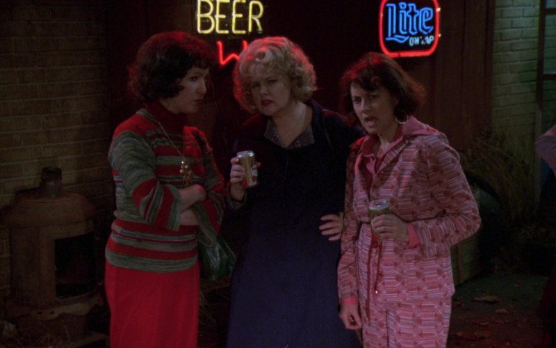 Miller Lite Beer Neon Sign in That '70s Show S02E19 (1)