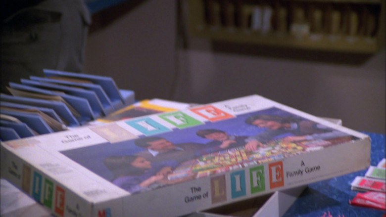 Milton Bradley The Game of Life Board Game in That ’70s Show S02E18 (1)
