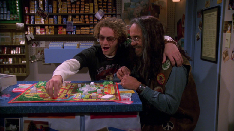 Milton Bradley The Game of Life Board Game in That ’70s Show S02E18 (4)