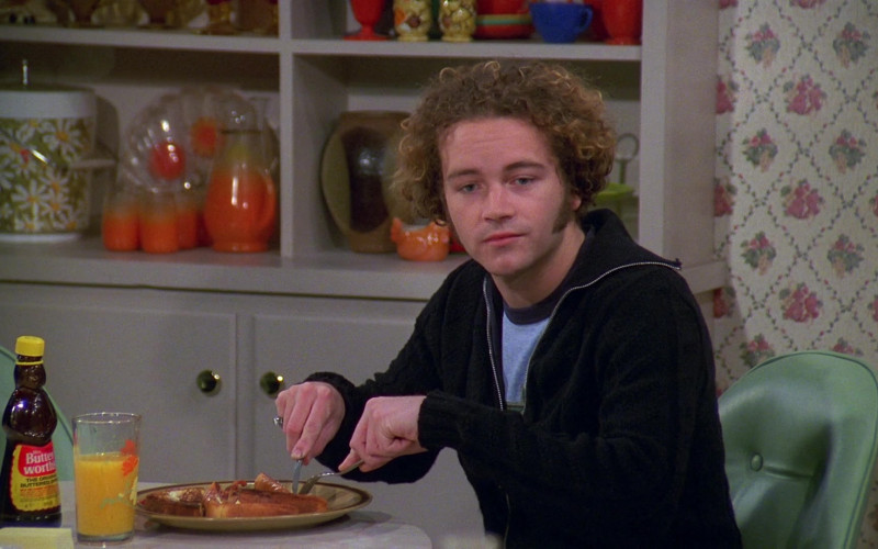 Mrs. Butterworth’s Syrup Enjoyed by Danny Masterson as Steven Hyde in That ’70s Show S02E14 (1)