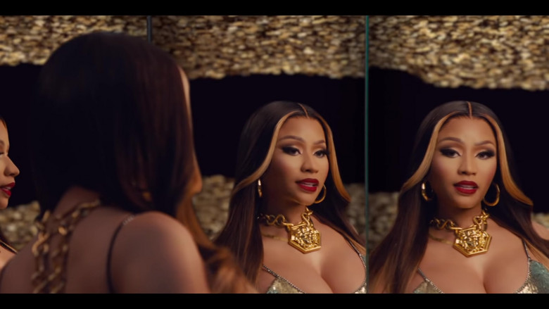 Nicki Minaj Wears Versace Gold Chain Necklace Huge Medusa in Expensive Music Video (1)