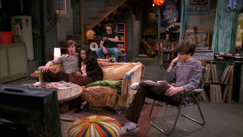 Nike Sneakers, Velvet Brown Pants and Purple Sweatshirt Outfit of Topher Grace as Eric in That '70s Show S03E21 (1)