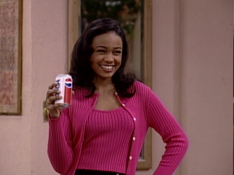 Pepsi Cola Enjoyed by Tatyana Ali as Ashley Banks in The Fresh Prince of Bel-Air S06E20 (2)
